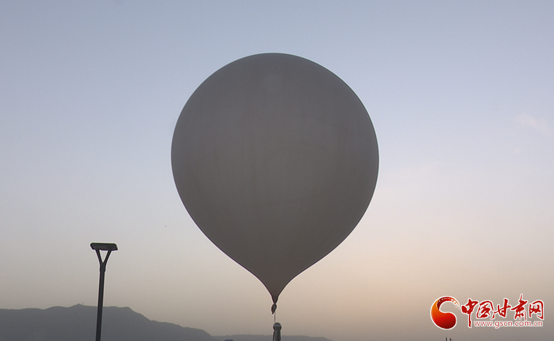 【世界氣象日】氣象站為何一天兩次放飛“大氣球”？甘肅氣象專家告訴你