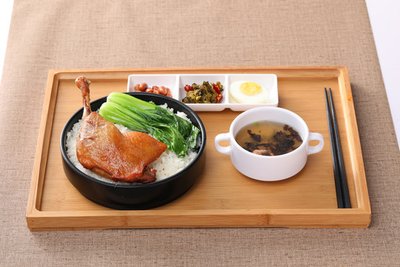 上海一餐廳飯菜中發(fā)現(xiàn)有“活蛆”