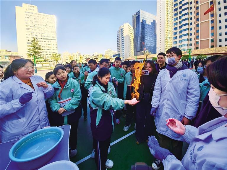 中國科學(xué)院科普活動走進蘭州第八中學(xué)