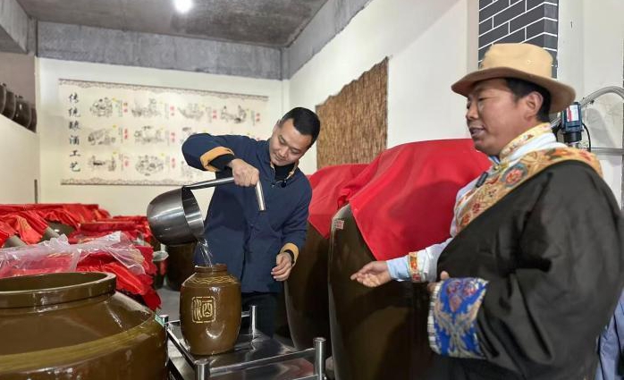 甘肅蓮花藏寨綻新顏 青春力量喚醒古老技藝